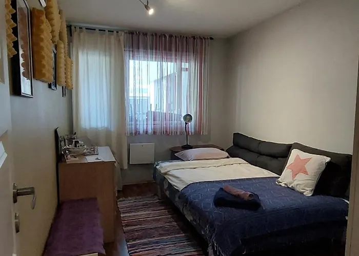 комната в квартире, 20 минут от центра на общественном транспорте בית אירוח