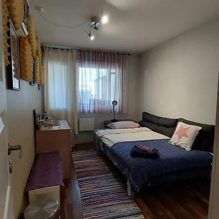 комната в квартире, 20 минут от центра на общественном транспорте Habitación en casa particular